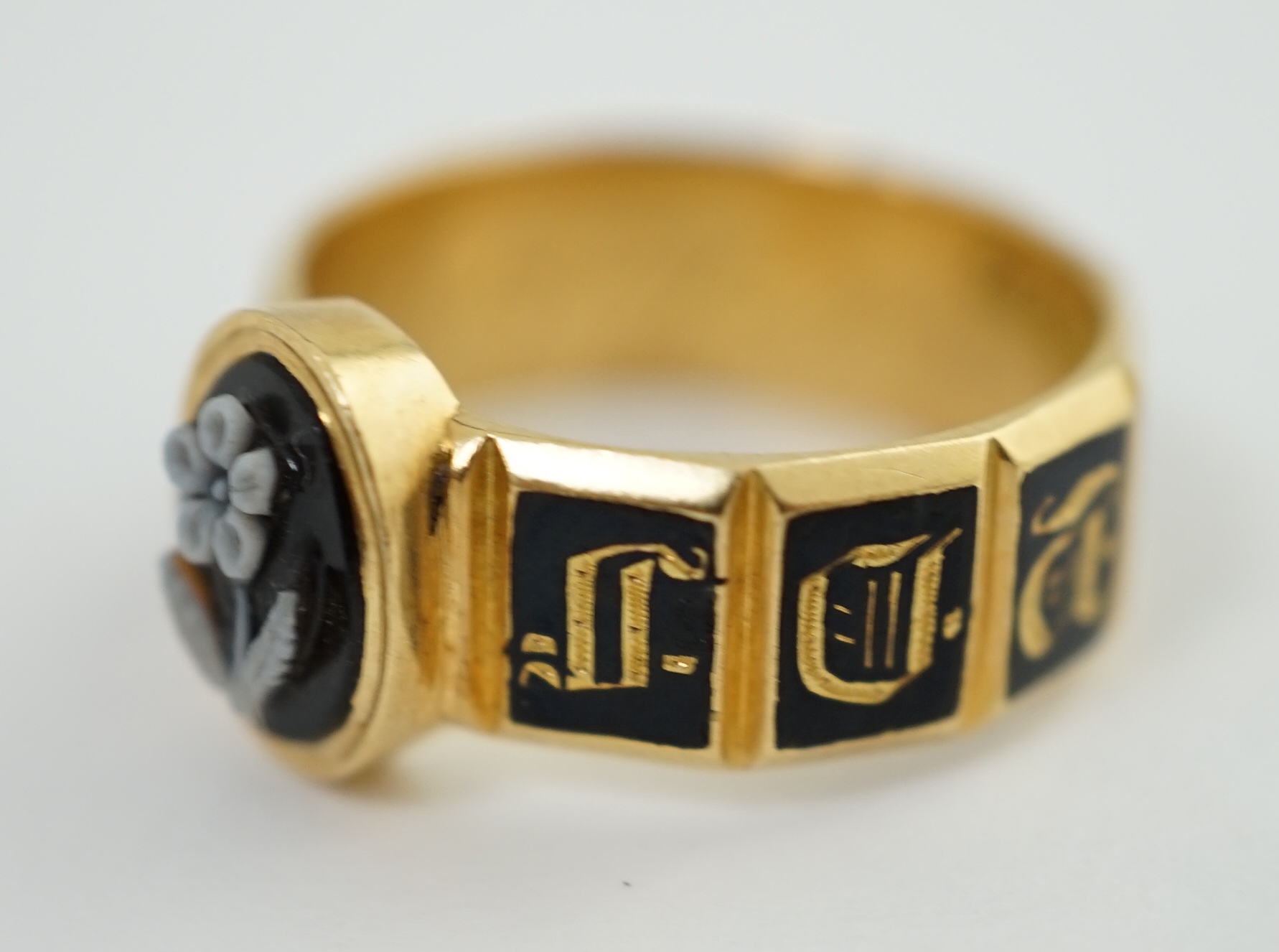 A William IV 18ct gold and enamel memorial ring